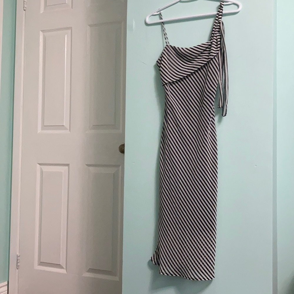 Women’s small Forever 21 dress - Picture 2 of 6
